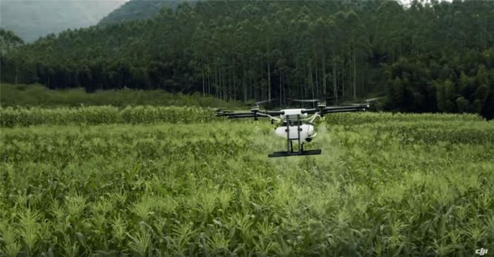 DJI Agras MG-1 Октокоптер для сельского хозяйства